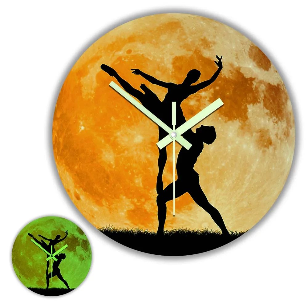 

Dancing Couple In The Gold Moon Luminous Wall Clock Dance Studio Art Decor Ballet Dancing Night Vision Glow In Dark Wall Watch