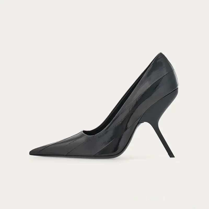 GGM565Black stripes
