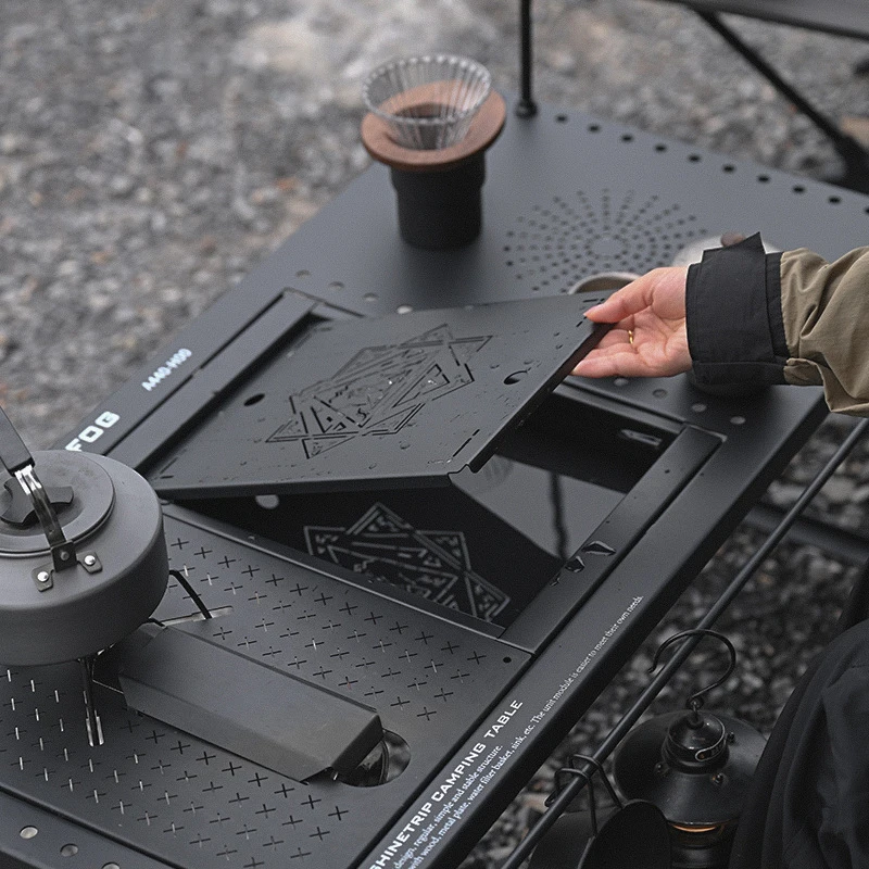 유닛 보드와 접이식 구조로 캠핑과 피크닉을 더욱 풍요롭게 만드는 다기능 야외 테이블