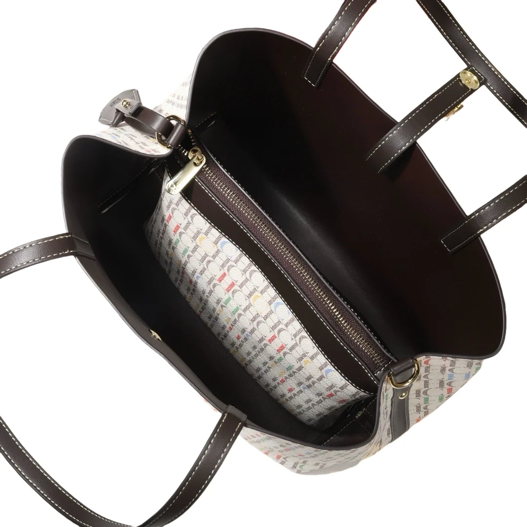 حقائب يد نسائية جديدة من CHARO بطباعة فريدة من نوع...