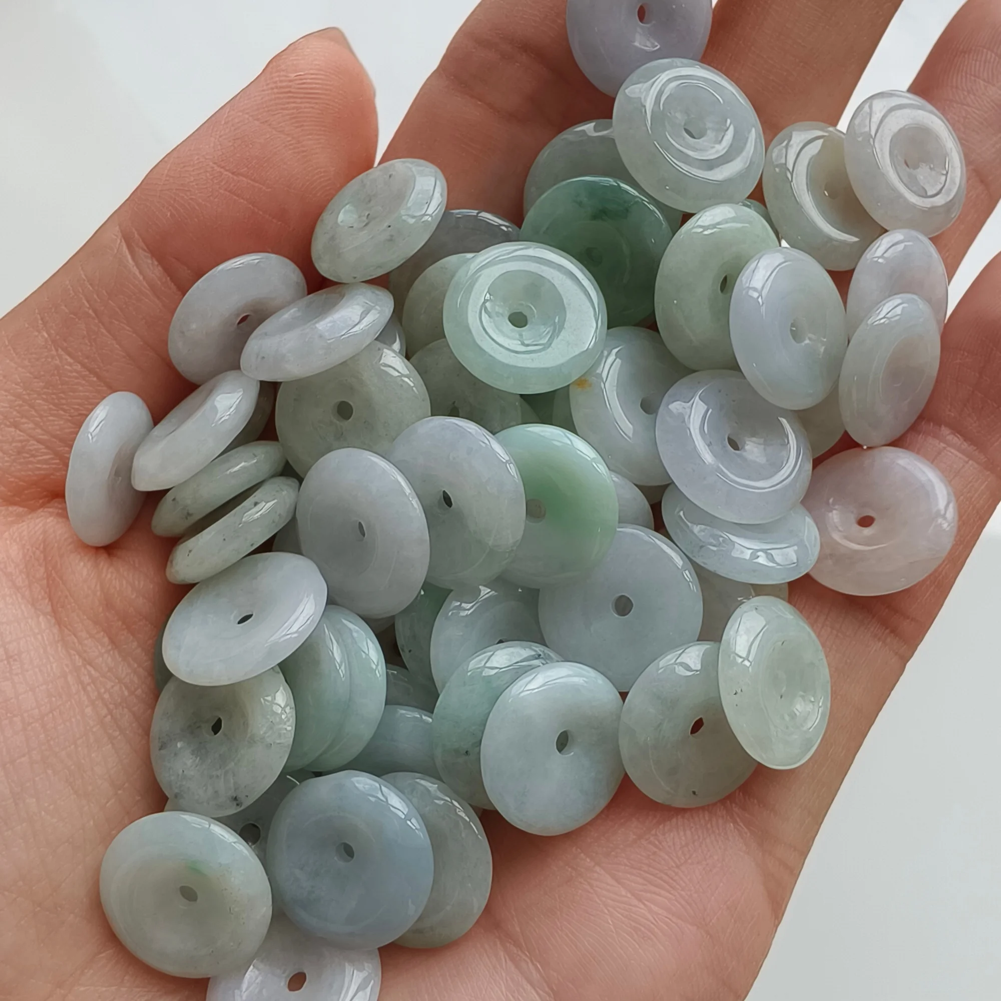 DDP 20 pièces 12,5 mm Perles de jade birman naturel de type A non traité vert glacial et blanc en forme de boucle de sécurité 1 DDP 20 pièces 12,5 mm Perles de jade birman naturel de type A non traité vert glacial et blanc en forme de boucle de sécurité 1