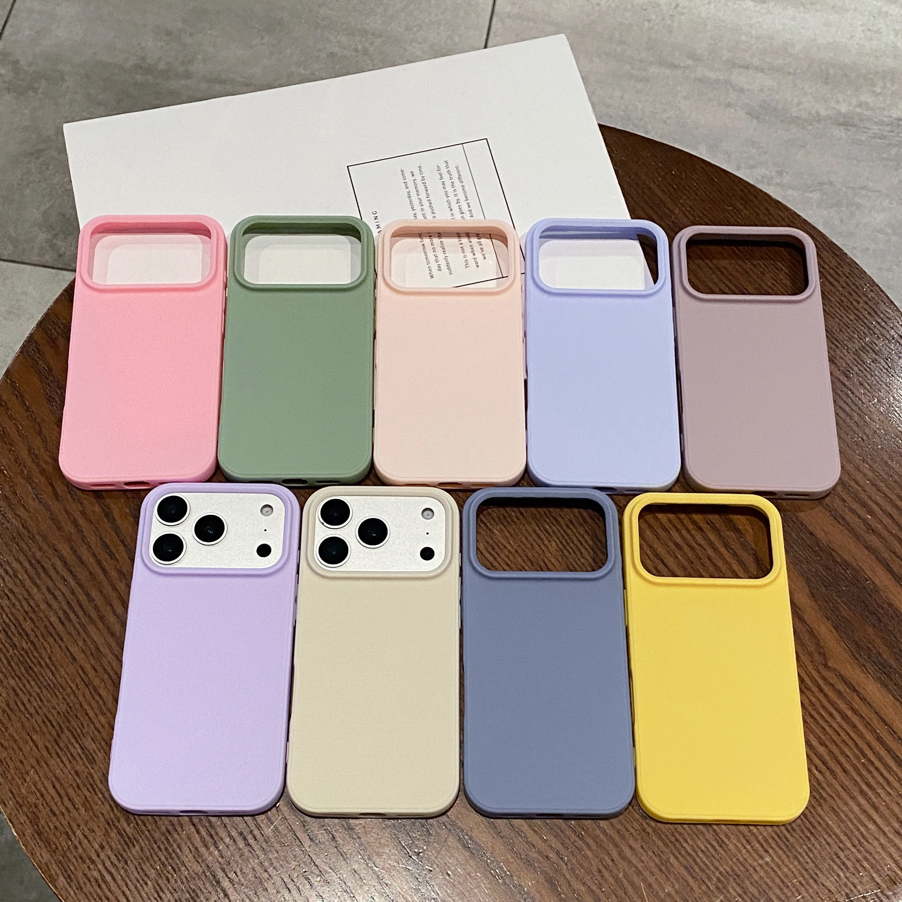 รูปสินค้า เคสกันกระแทกสีสดใสสำหรับ iPhone 17 Pro Max