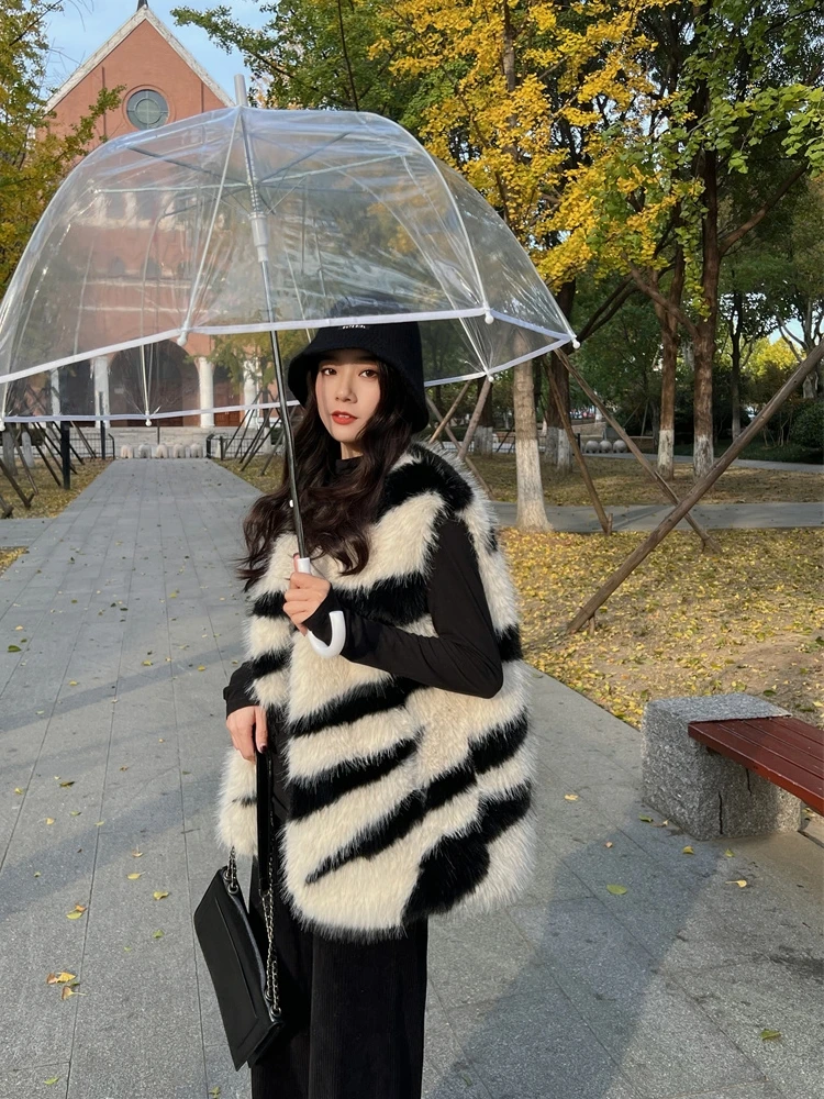 Winter Fashion Lady Faux Fur Coat Zebra Striped Sleeveless Fur Vest for Korean Fashion Girls Light Warm Design