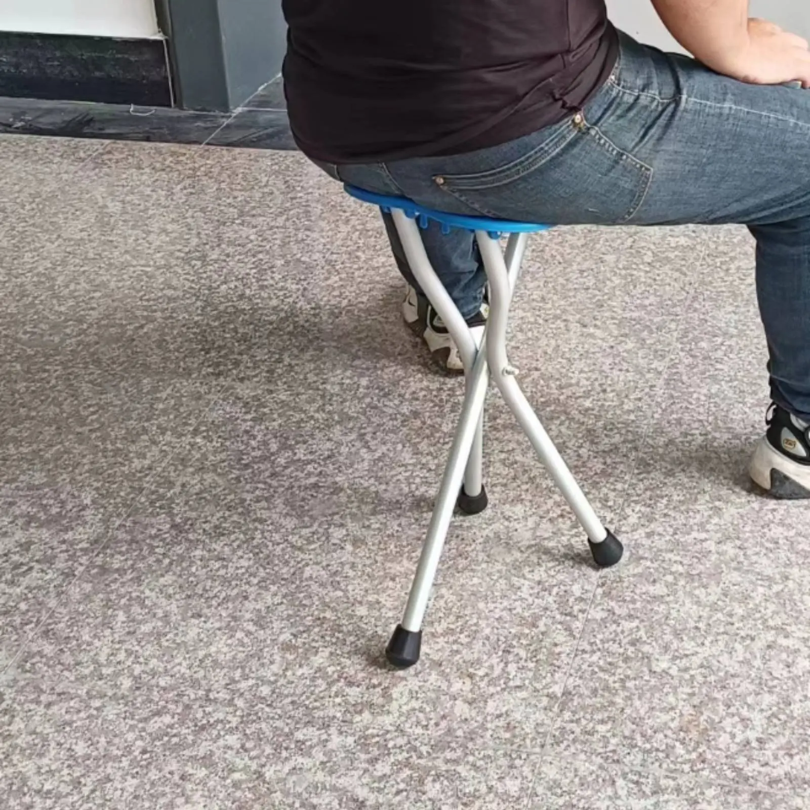 접이식 지팡이 의자 미끄럼 방지 삼각 지팡이 의자 삼각대 보행용 의자 검정색 손잡이 지팡이 의자 접이식