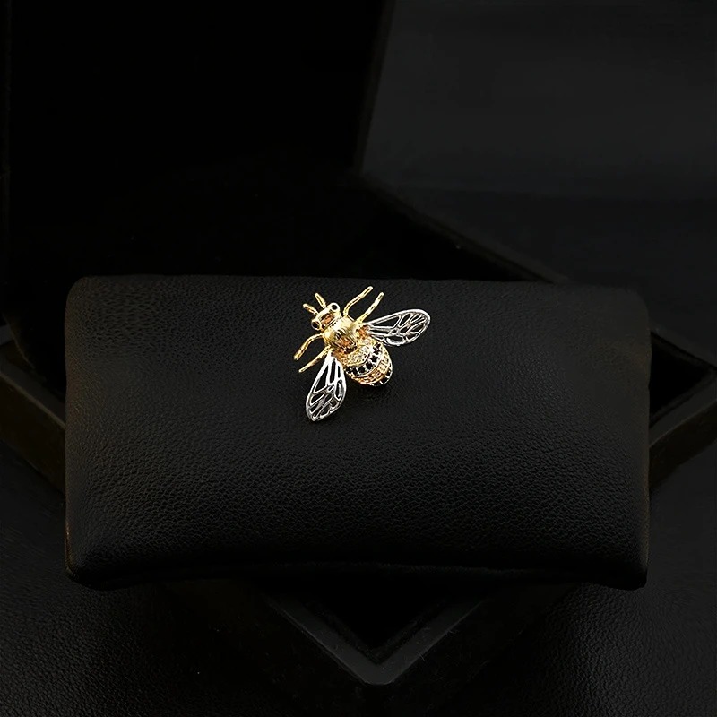Little Bee Brooch Women's High-End Suit Ornament Cartoon Insect Collar Pin Anti-Exposure Buckle Rhinestone Jewelry Pins Gifts