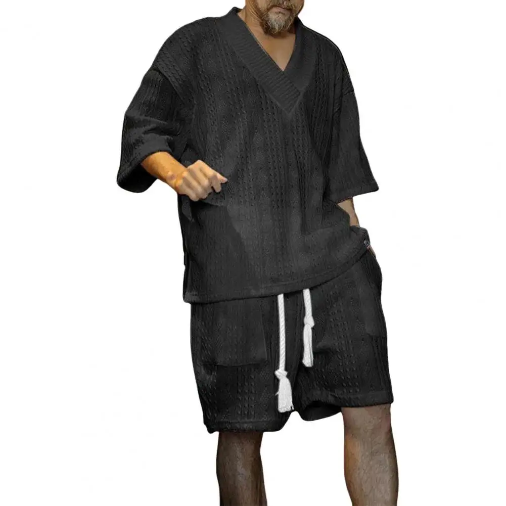 

Комплект из футболки с коротким рукавом и шортов с эластичным шнурком на талии, вязаный спортивный костюм, мужская летняя футболка с V-образным вырезом и шнурком для повседневной носки