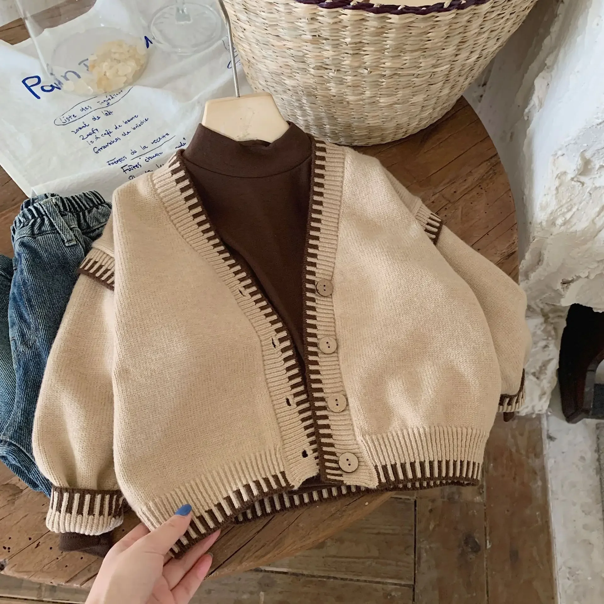 

Autumn Korean 2024 Ins Children Girls Cardigan Vintage V- Neck Jacquard Weave Literary Baby Girls Sweater Casual Kid Girls Coat