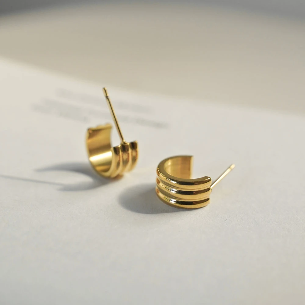 Vintage Triple Ridge Mini Hoop Earrings Hypoallergenic Multi-layer Metal C-shape Piercing Huggie 18K Gold Plated Women's Jewelry