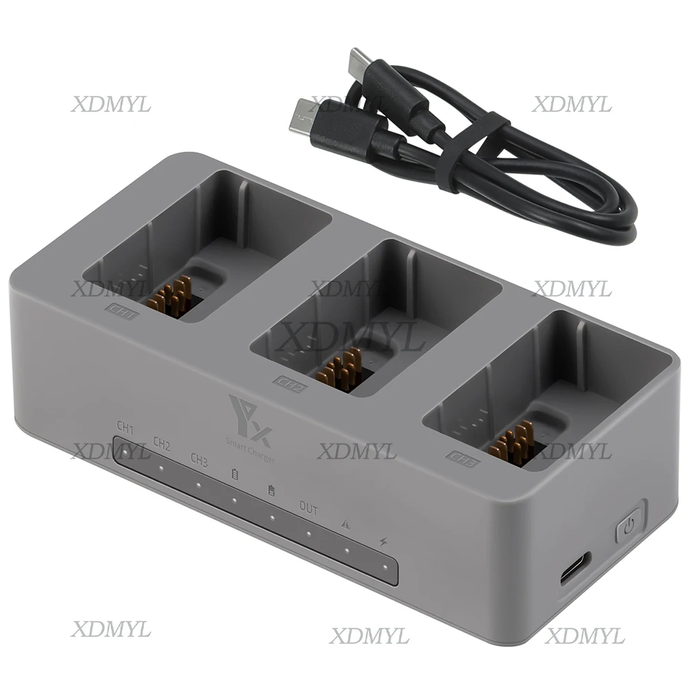 Chargeur intelligent 3 voies 100W pour batterie drone Avata posé sur une table, batterie drone branchée en charge rapide.