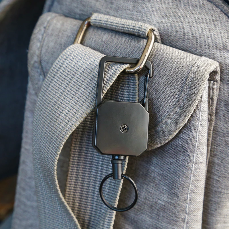 Retractable Anti-Loss Key Chain with D-Shaped Carabiner and Easy-Pull Lanyard