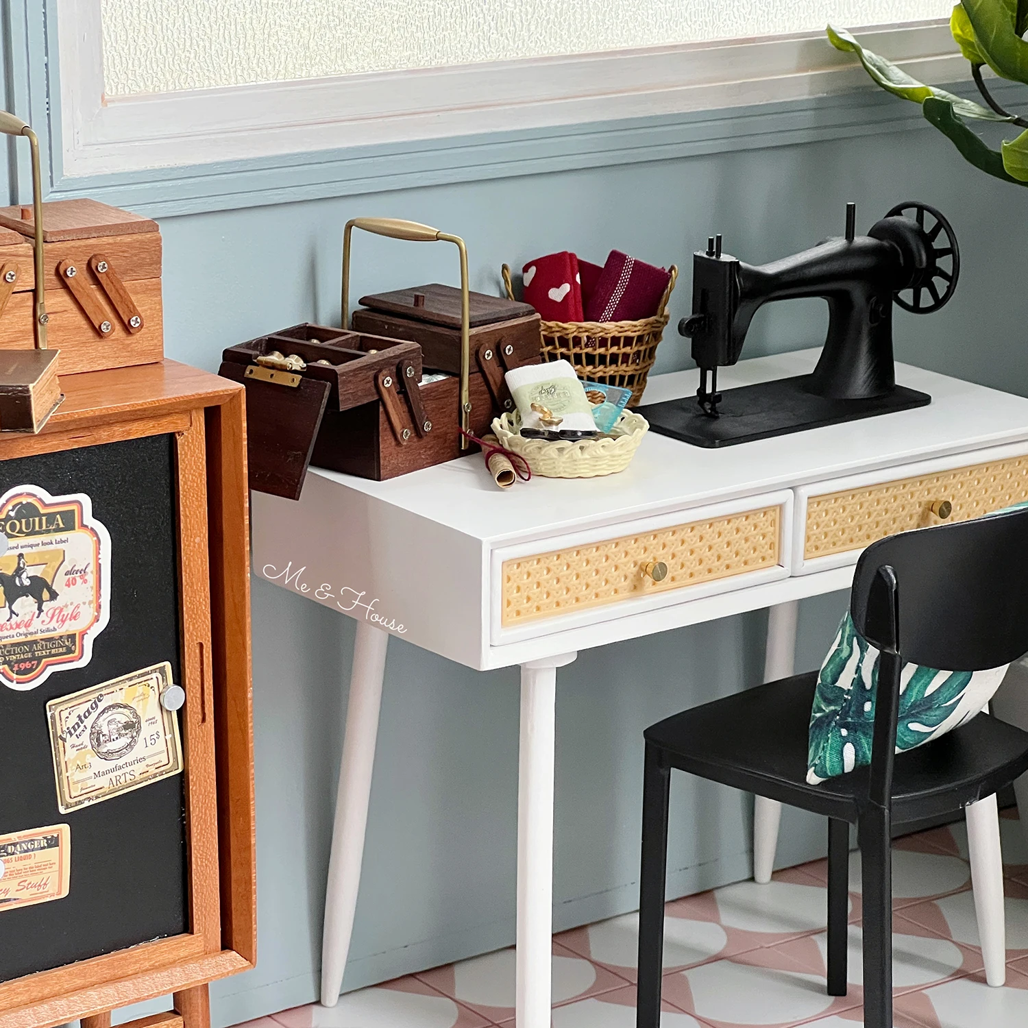 1/6 bjd ob11 miniature dollhouse furniture Mini model desk/solid wood table/double drawer table 3