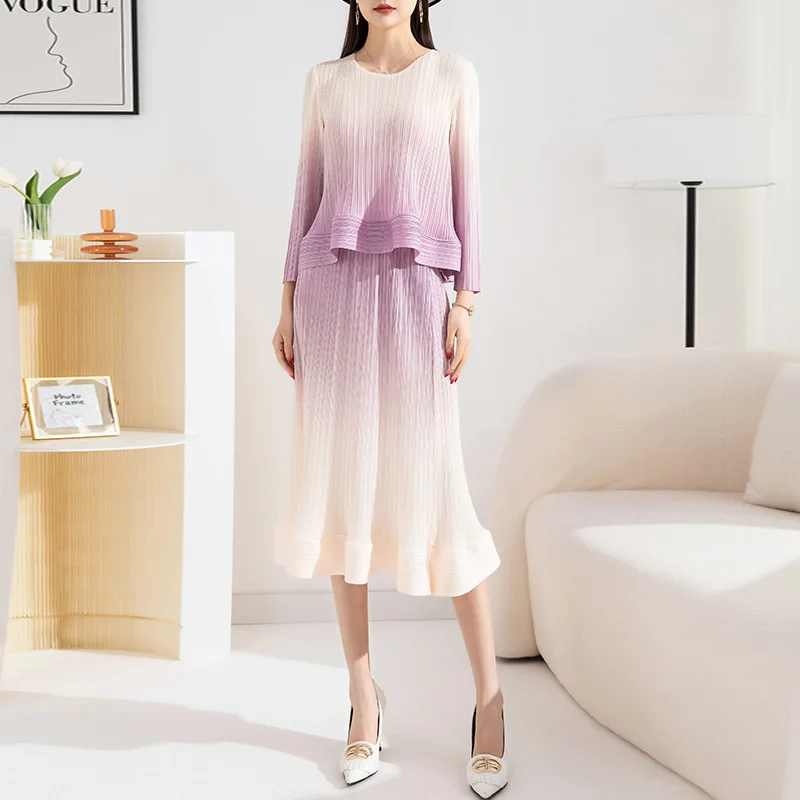 

Miyake Pleated Suit Women 2023 Spring Fashion Gradient Printing Round Neck Long Sleeve Top High Waist Skirt Two-Piece Set Women