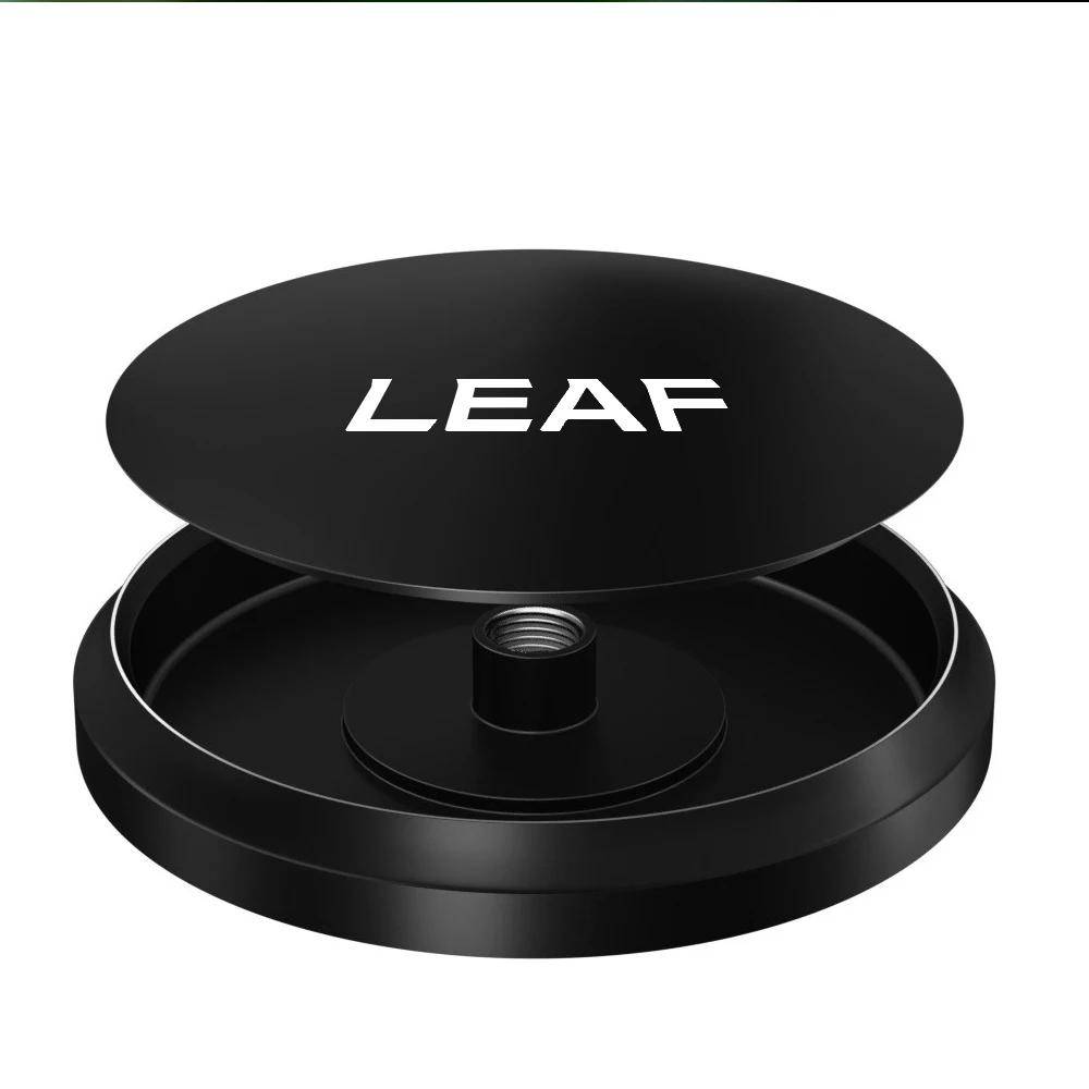 �ڵ��� �׼����� ���� û����, ũ������Ƽ�� ���� ���ⱸ ��ú��� �Ʒθ� �׶���, �ֻ� ����