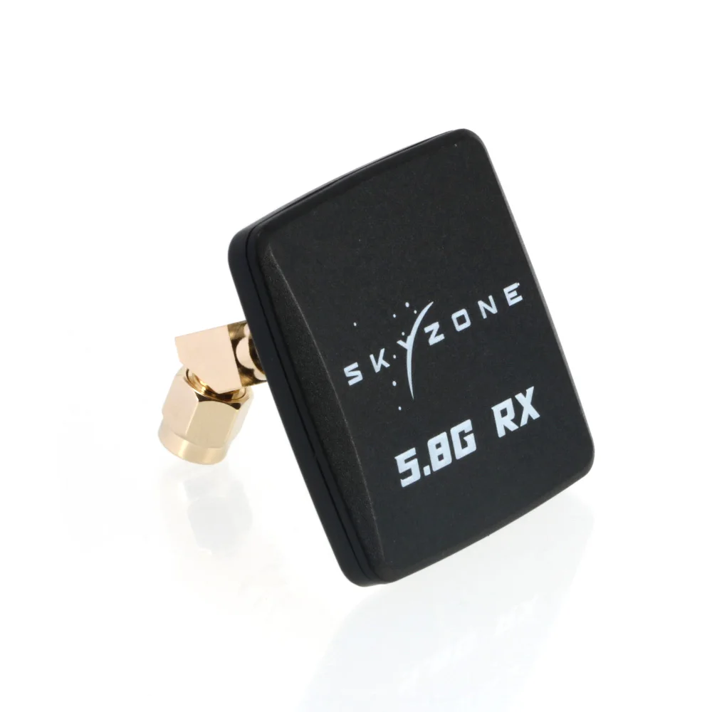 Antenne FPV 90° noire avec connecteur coudé, détail du câble et de la fixation.