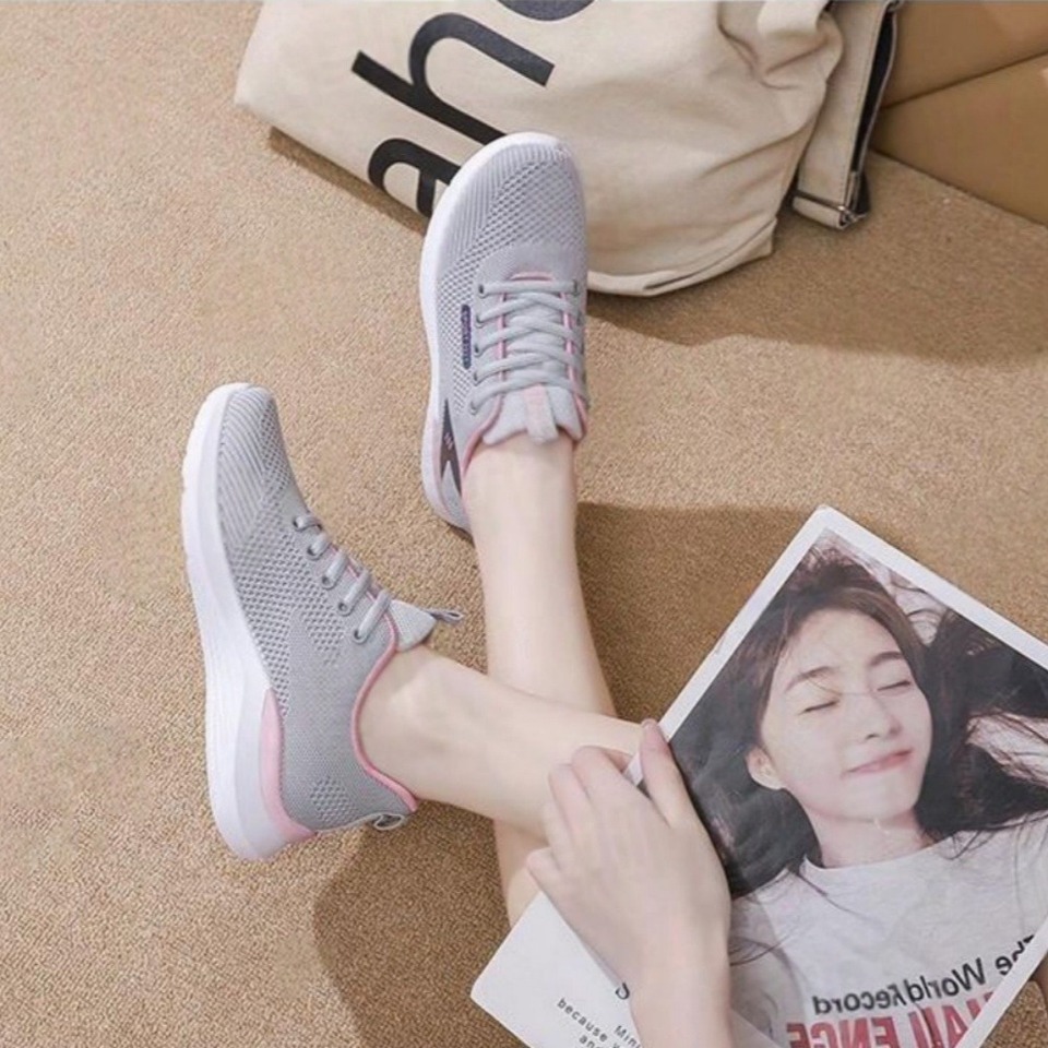 Women Sneakers 2025 New Spring Summer Versatile Soft Sole Lightweight Running Shoes for Women Casual