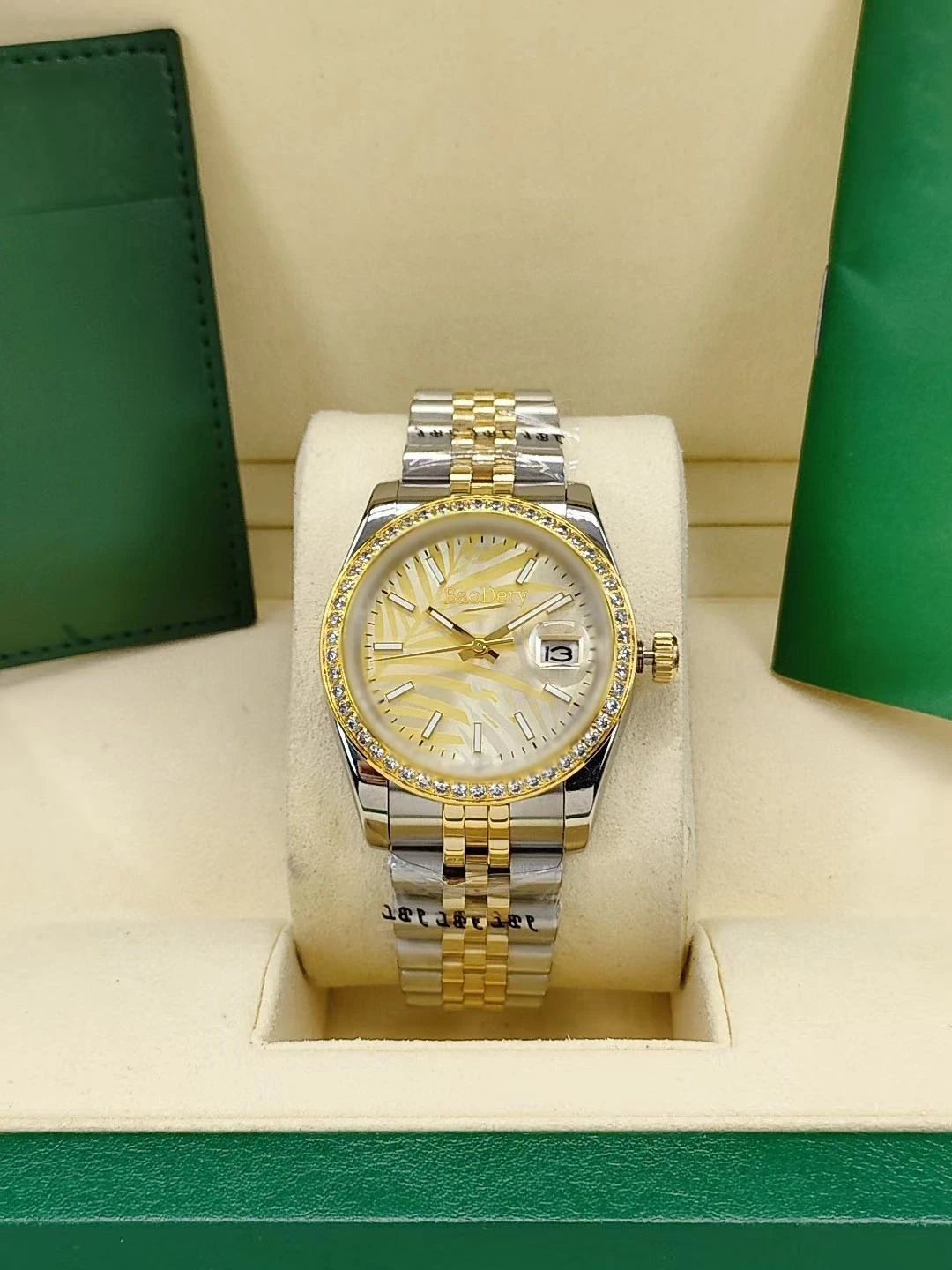 Trendy 2024 Watch for Women, 36mm, Palm Leaf Dial, and Diamond Dial - A Unique Timepiece for the Fashionista