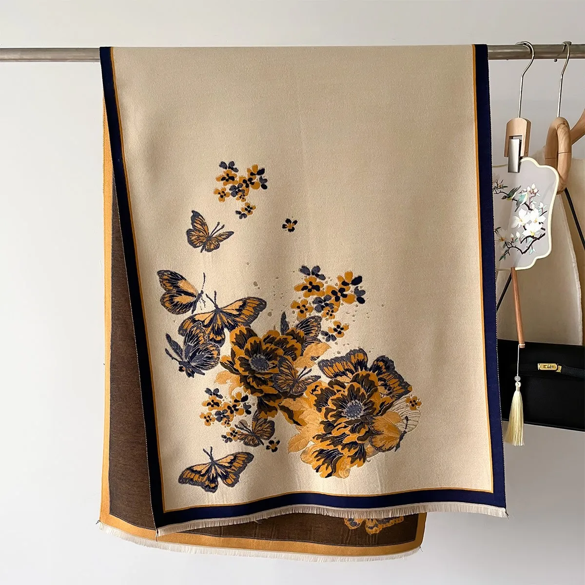 thumbnail image 1 of Manta de cachemira gruesa de alta calidad, bufanda para mujer, chal de pashmina cálido, chal de invierno, bufanda con estampado 2024, diseño de poncho, echarpe para mujer, 1 of 5