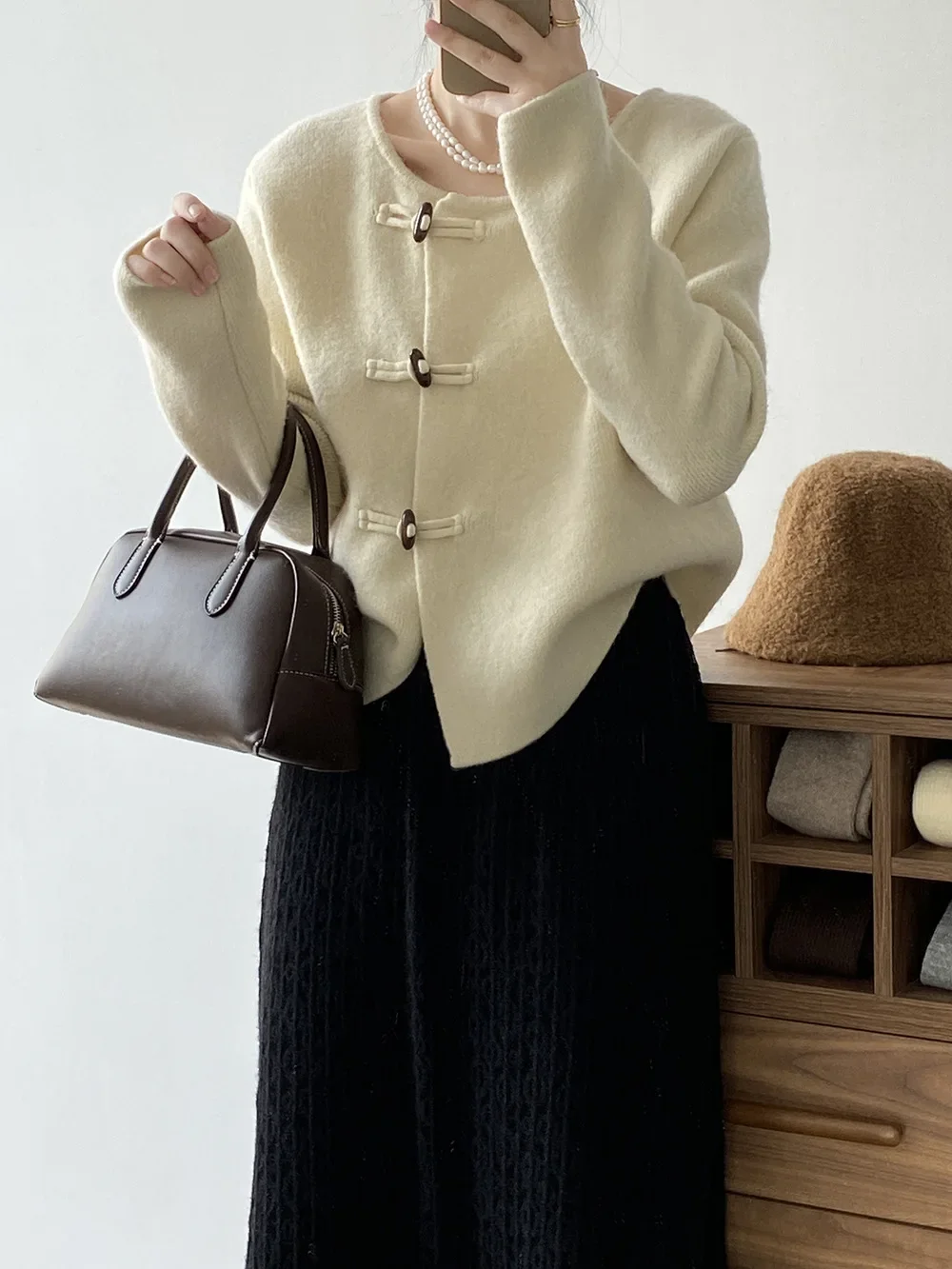 

New Chinese-style Soft Smooth Horn Button Long Sleeve Sweater Coat for Women, 2024 Spring Winter New Vintage Knitted Cardigan