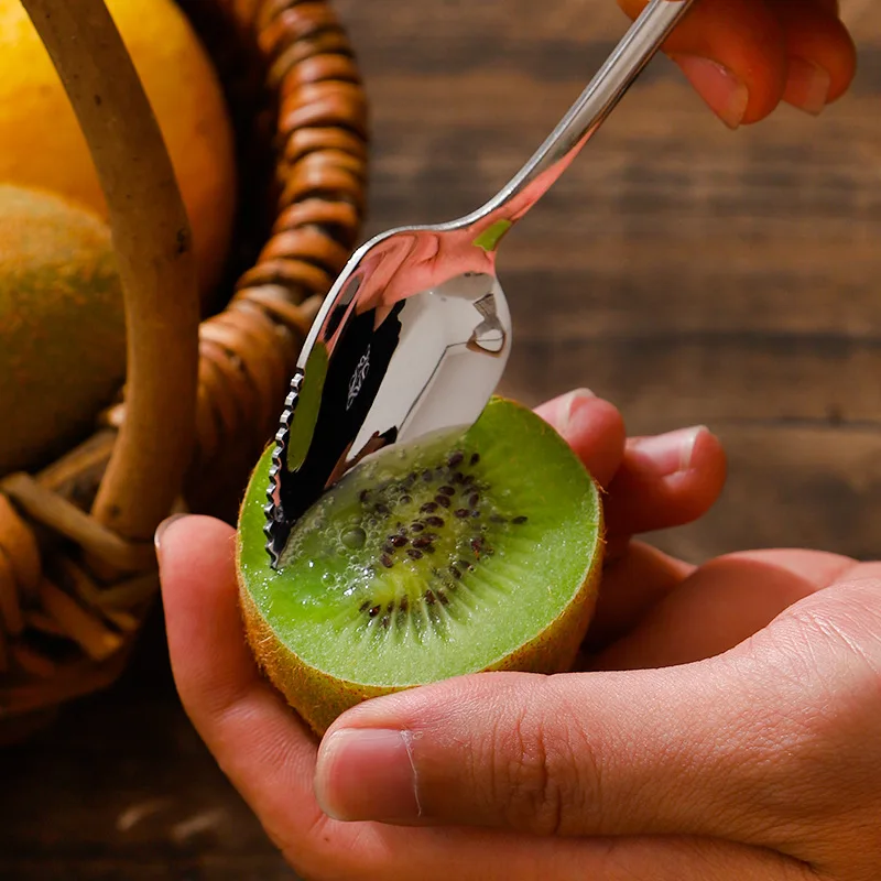 Stainless Steel Kiwi Mango Spoon Serrated Edge Mud Scrapers Fruit Scraping Mud Cutting Tool Baby Food Processer Kitchen Utensils