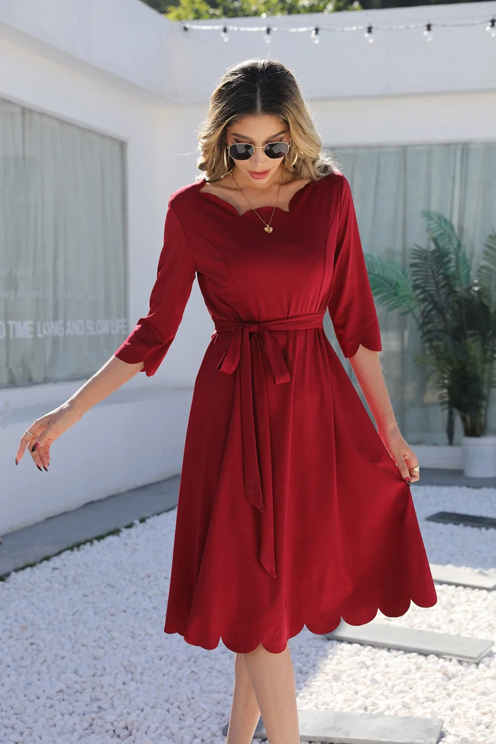 فستان نسائي متوسط الطول ياقة متموجة أكمام منتصف ال...