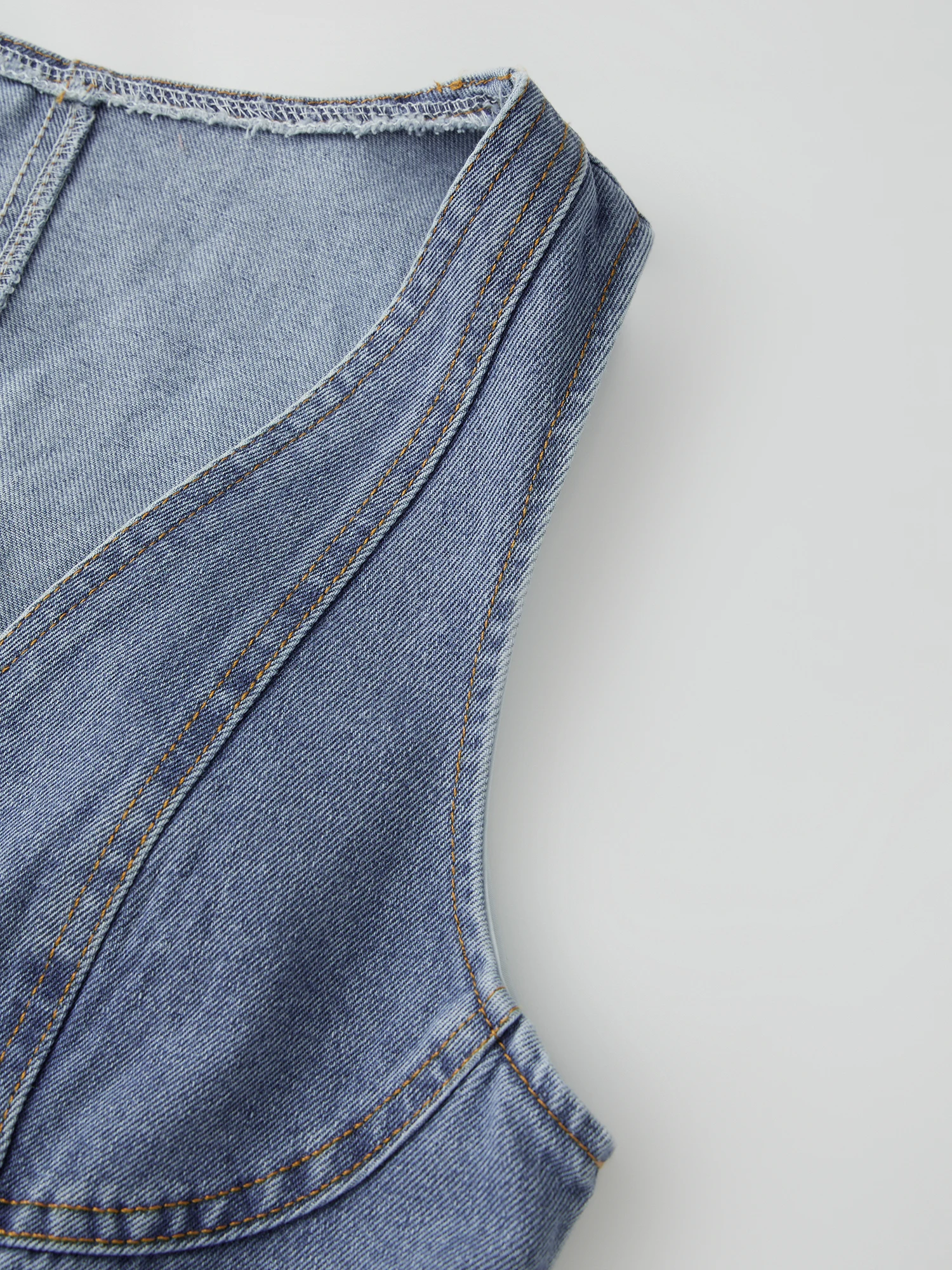 Ladies Sleeveless Denim Vest with Zipper Closure and Collarless Design Casual Summer Jean Waistcoat Tank Top Jacket