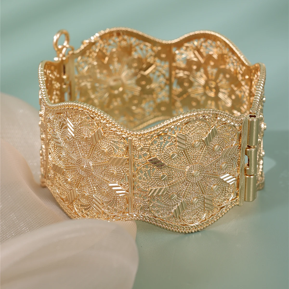 Bracelet Femme Ouvert En Forme De Fleurs - Alliage Doré - Design élégant Et Romantique - Cadeau Raffiné