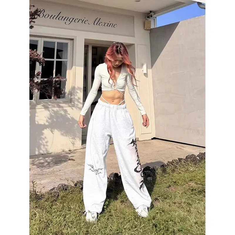 Рисунок 3 - Винтажные спортивные брюки QWEEK Y2K