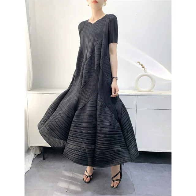 Miyake Pleated Bubble Skirt 2023 A Fashionable and Comfortable Addition to Your Wardrobe