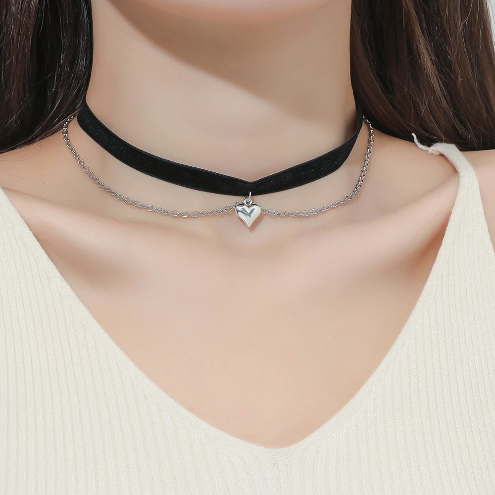 Collier Noir Ras Du Cou Signification