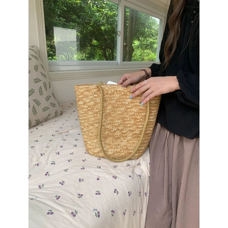 French Large Capacity Straw Bag Handbag Shoulder Bag for Beach Vacations