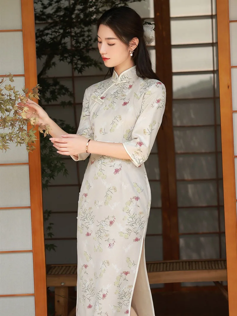 

Light Coffee Suede Long Cheongsam Floral Slim Dress Elegant Traditional Evening Dresses Vintage Show Costume Long Sleeve Qipao