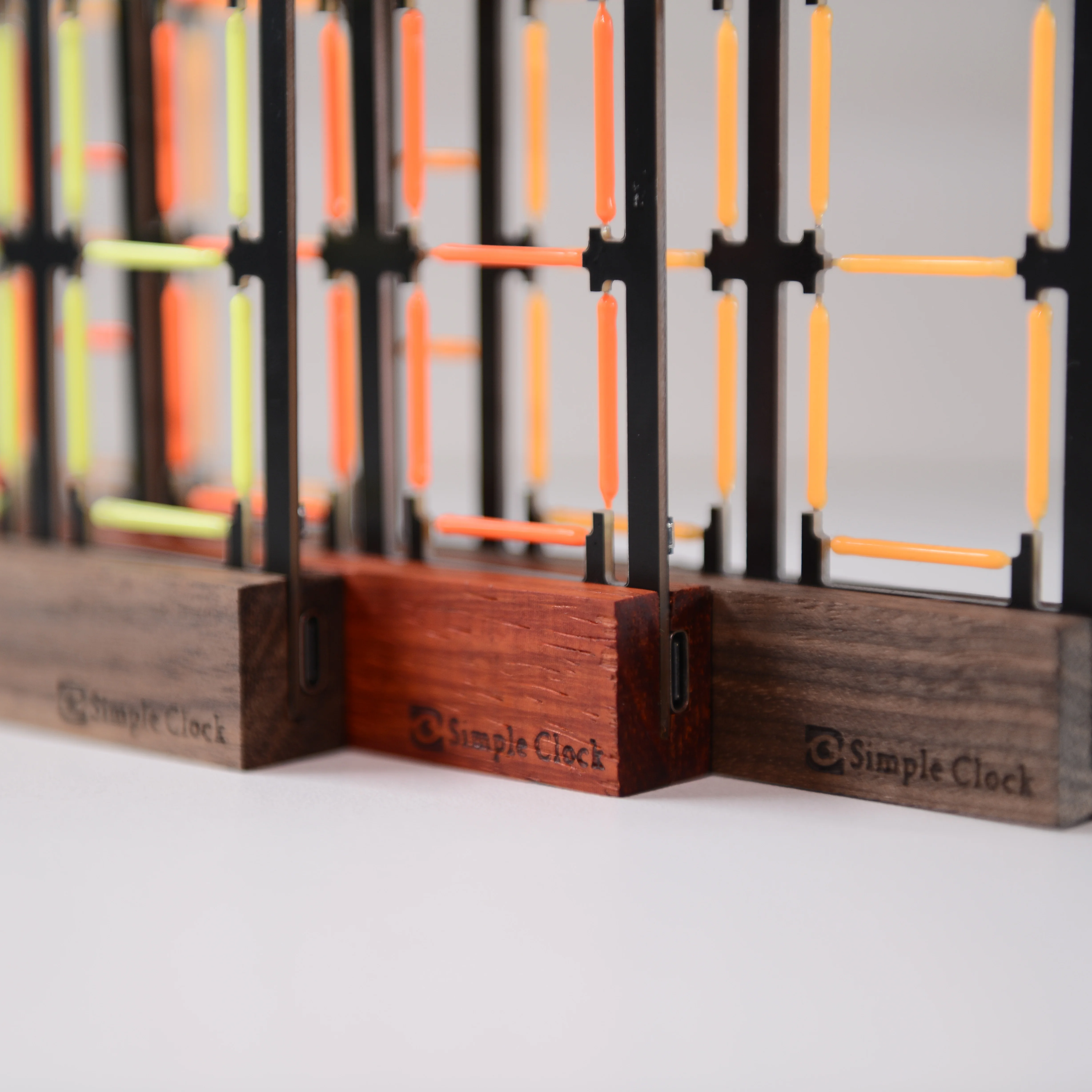 

Simple Clock LED Clock to Glow Clock Wifi Lithium Battery Charging Simple Solid Wood