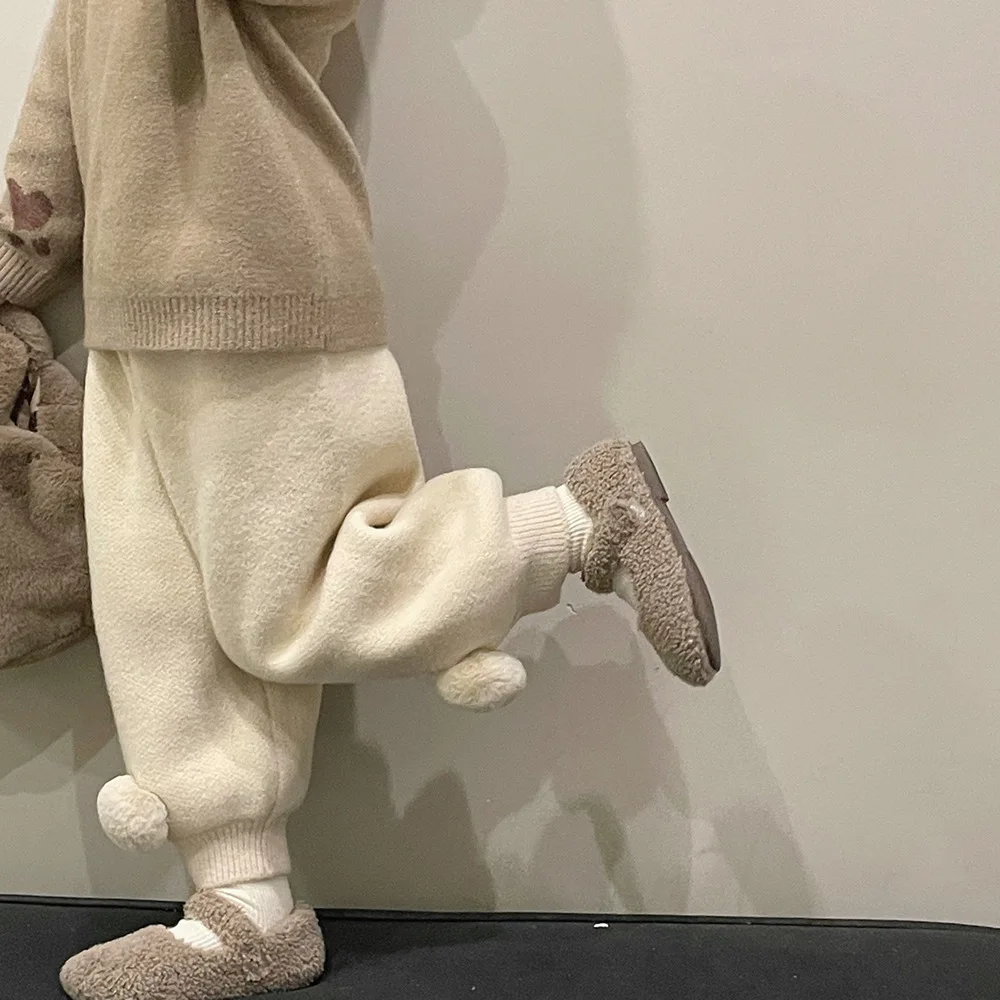 

Новинка, осенние детские штаны, Детские ветрозащитные штаны с украшением в виде Помпона, плотные брюки для девочек