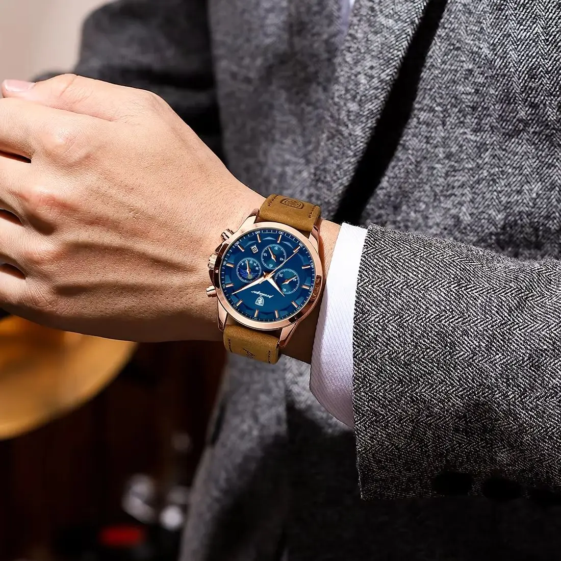 Relógio masculino de alta moda, luminoso, à prova d'água, com pulseira de couro e mecanismo de quartzo. Possui data, cronógrafo e é ideal para negócios._voghion.com
