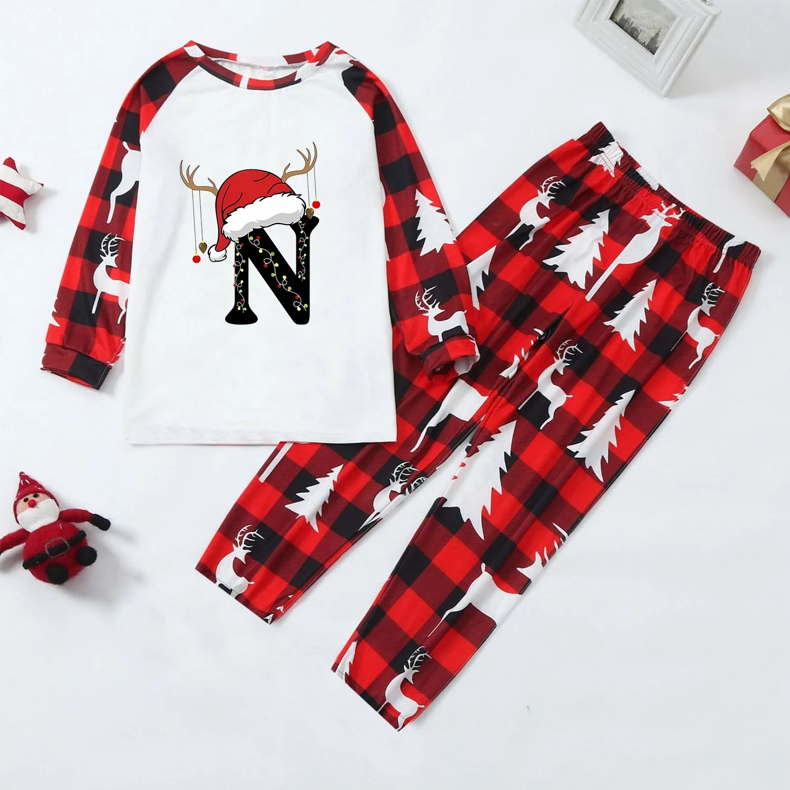 thumbnail image 1 of Nuevo conjunto de pijamas con estampado de Feliz Navidad 2024 para mujeres, hombres, niños y niñas, conjuntos familiares a juego, ropa de hogar suave y linda, pijama de 2 piezas, 1 of 5