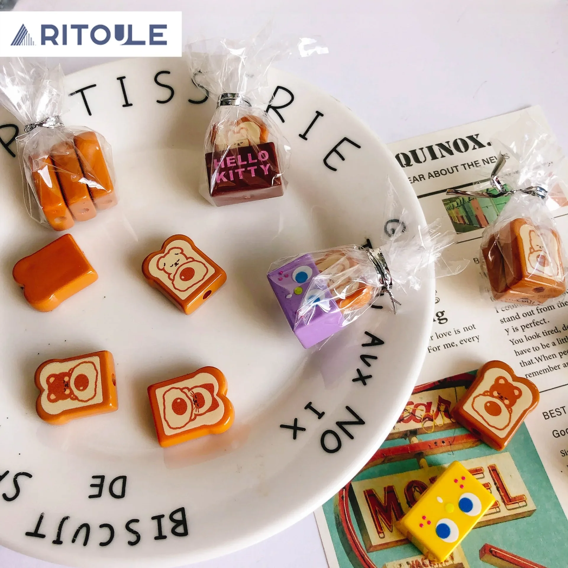 

Cute cartoon animal print toast acrylic toast box DIY straight hole beaded jewelry accessories keychain