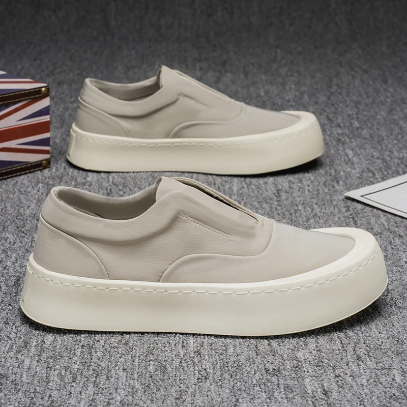 Spring and summer men's shoes are breathable, casual, versatile, lightweight, convenient, and easy to wear with just one foot 3