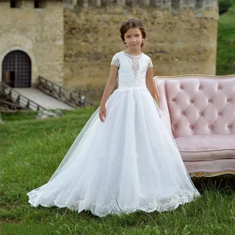 

Princess Short Sleeves Fluffy Lace Girls Dresses For Weddings Jewel Neck Appliques Pageant Gowns Kids Party First Communion Wear
