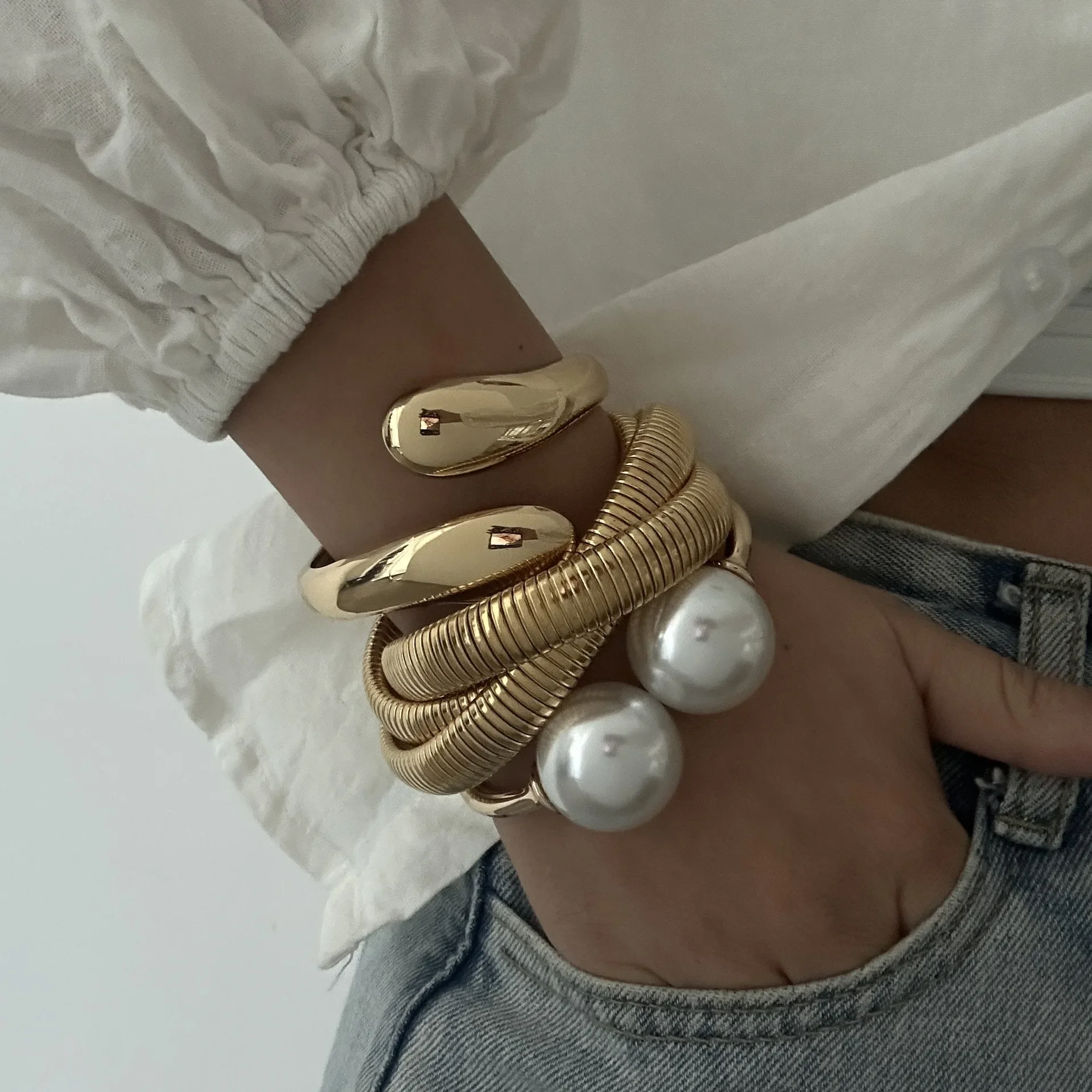 XINYI Hip Hop Pearl Wide Cuff Bangles Punk Fashion Gold Silver Color Geometric Spring Bangles For Women Bracelet Men Jewelry 2