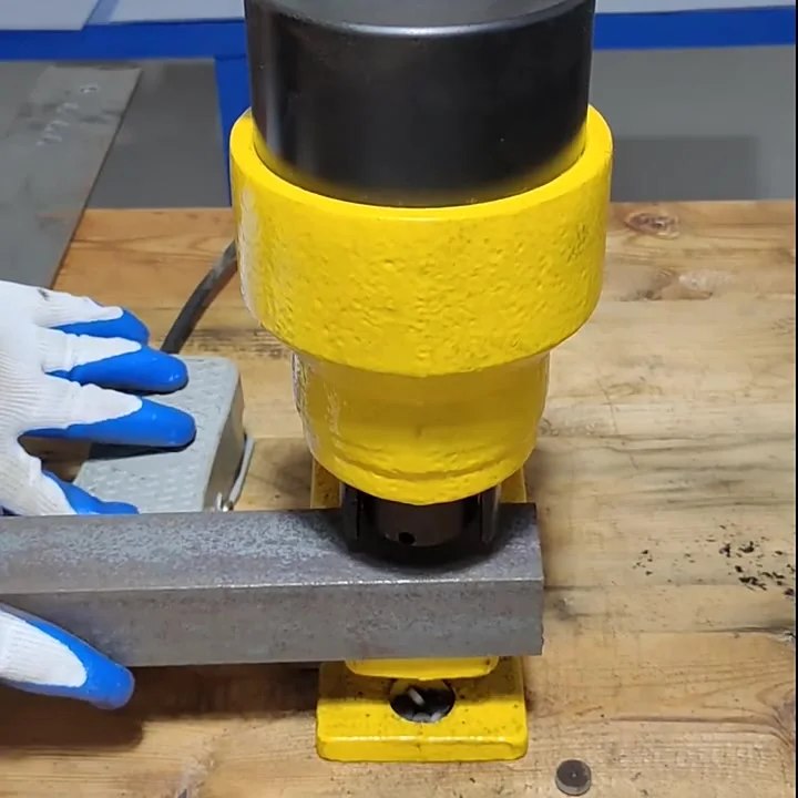 Máquina Perforadora Hidráulica CH-60 Para Acero Inoxidable – Incluye Troquel Redondo Y Molde