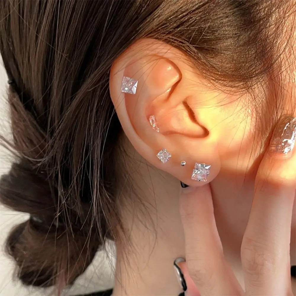 Lia 4mm Ear Studs in Mint