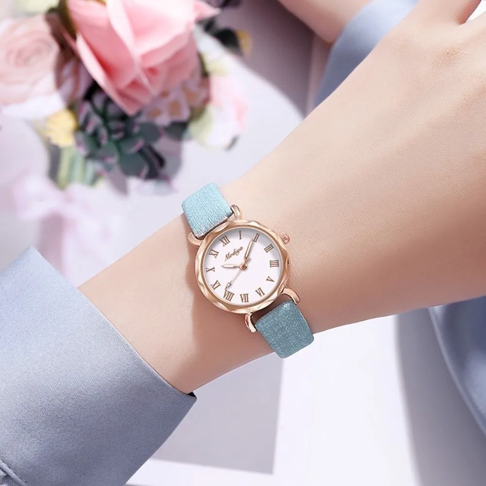 Elegant Minimalist Women's Leather Strap Wristwatch - Water Resistant Fashion Accessory