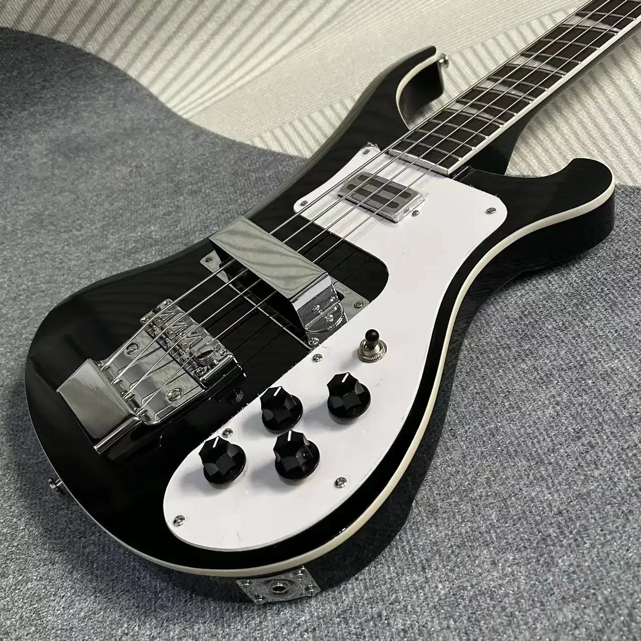 Rickenbacker ベース 4弦 ブラック/ホワイト 73 Rickenbacker 4001 Bass JetGlo w/ Checkerboard Binding