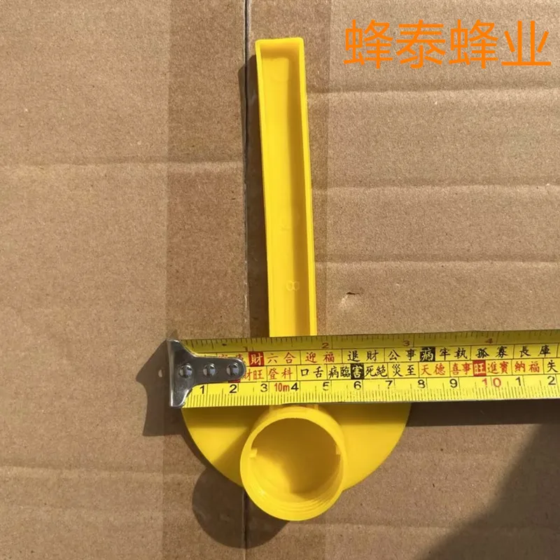 100PCS-Yellow-duck-billed-bee-nest-door-feeder-box-outer-nest-door-feeder-plastic-water-dispenser.jpg 100 db Sárga Kacsa Számlázott Méh Fészek Adagoló Doboz, Külső Fészekajtó -Adagoló, Műanyag Víz - Image 2