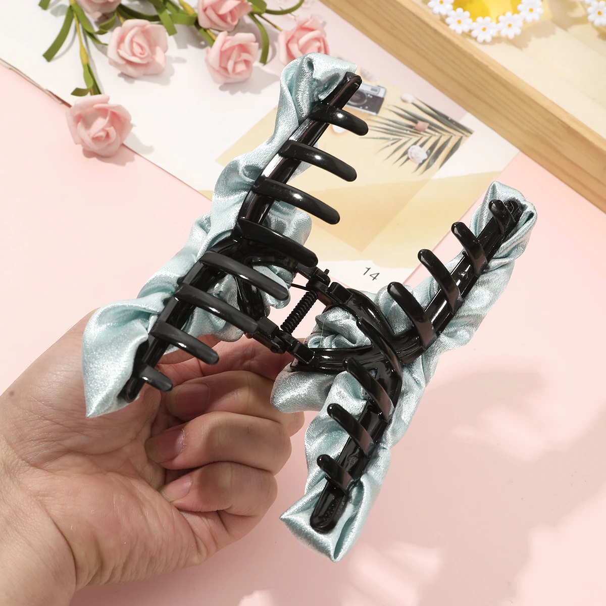 1pc Elegant Women Pleated Floral Hair Claw Clip Fashion Party Lady Temperament Barrettes Shark Clips Girls Hair Accessories