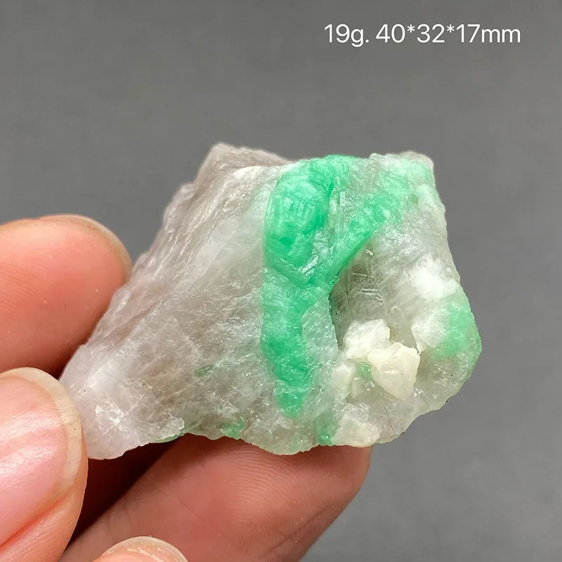 100%  Natural Emerald Mineral Specimens Stones and Crystals Healing Crystal