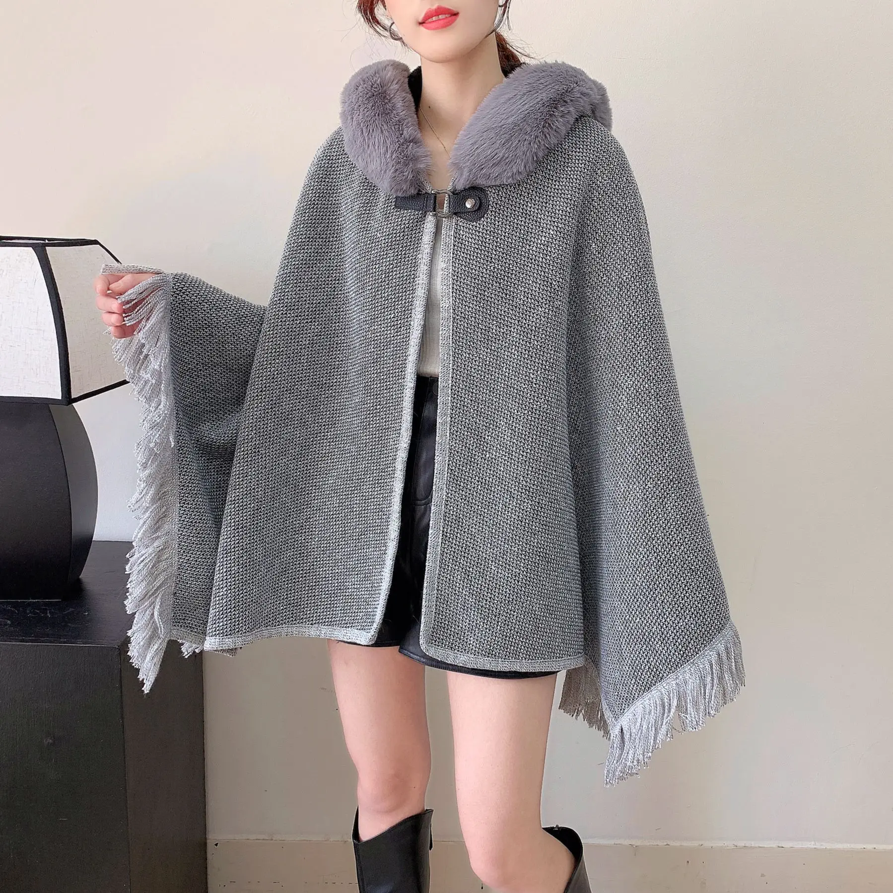 2023 Split Cape With Faux Fur Hat Cardigan Loose Poncho Women Horn Button Autumn Cloak Knitted Tassel Out Streetwear Shawl Coat