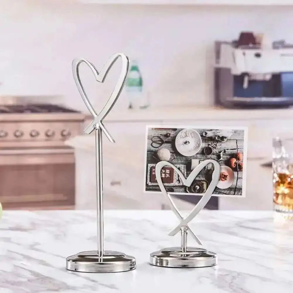 2 Stück Tischkartenhalter, Tischnummernständer, Draht-Tischkartenhalter, Herzförmige Menü- und Rezeptclips für Hochzeiten – Detail 3