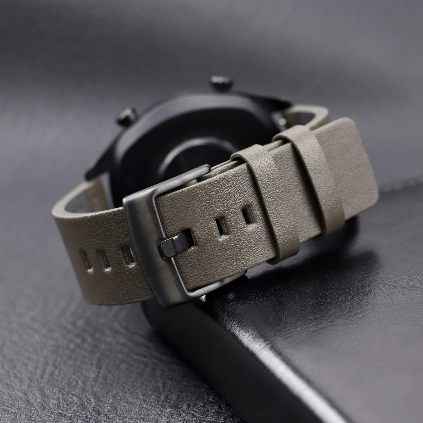 Premium Leather Strap Replacement for Smartwatches - Elegant and Durable Watch Accessory