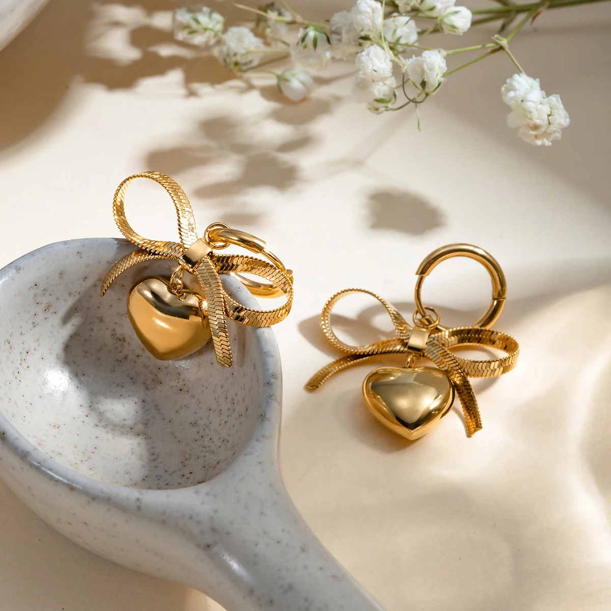 Orecchini pendenti a forma di cuore placcati in oro, gioielli in